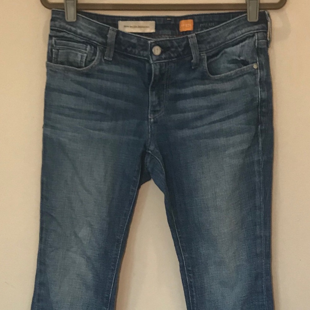 Pilcro jeans size 27P w/ cute frayed bottoms